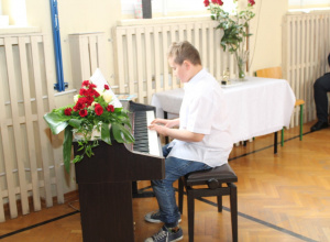 Święto Szkoły pod hasłem ,, Malowane muzyką Chopina"