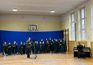 chór szkolny w telewizji TOYA