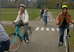 klasa 5b w miasteczku ruchu drogowego