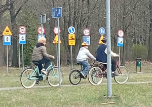 klasa 5b w miasteczku ruchu drogowego