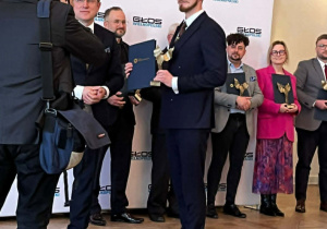 Dyrygent Piotr Mytkowski odebrał w Poznaniu dwie wspaniałe nagrody w plebiscycie "Osobowość Roku 2025"