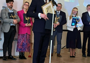 Dyrygent Piotr Mytkowski odebrał w Poznaniu dwie wspaniałe nagrody w plebiscycie "Osobowość Roku 2025"