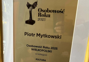 Dyrygent Piotr Mytkowski odebrał w Poznaniu dwie wspaniałe nagrody w plebiscycie "Osobowość Roku 2025"